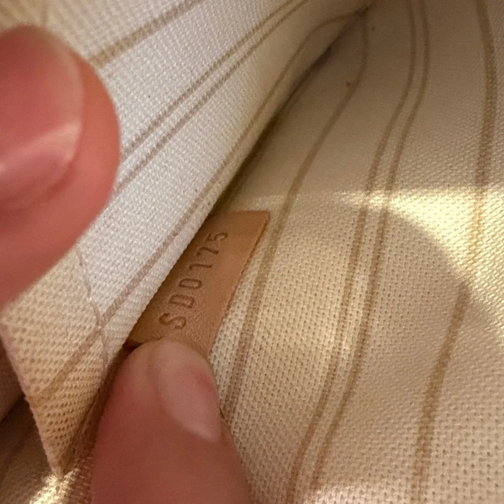 Authentic Louis Vuitton Neverfull GM, Damier Azur - Picture 4 of 8